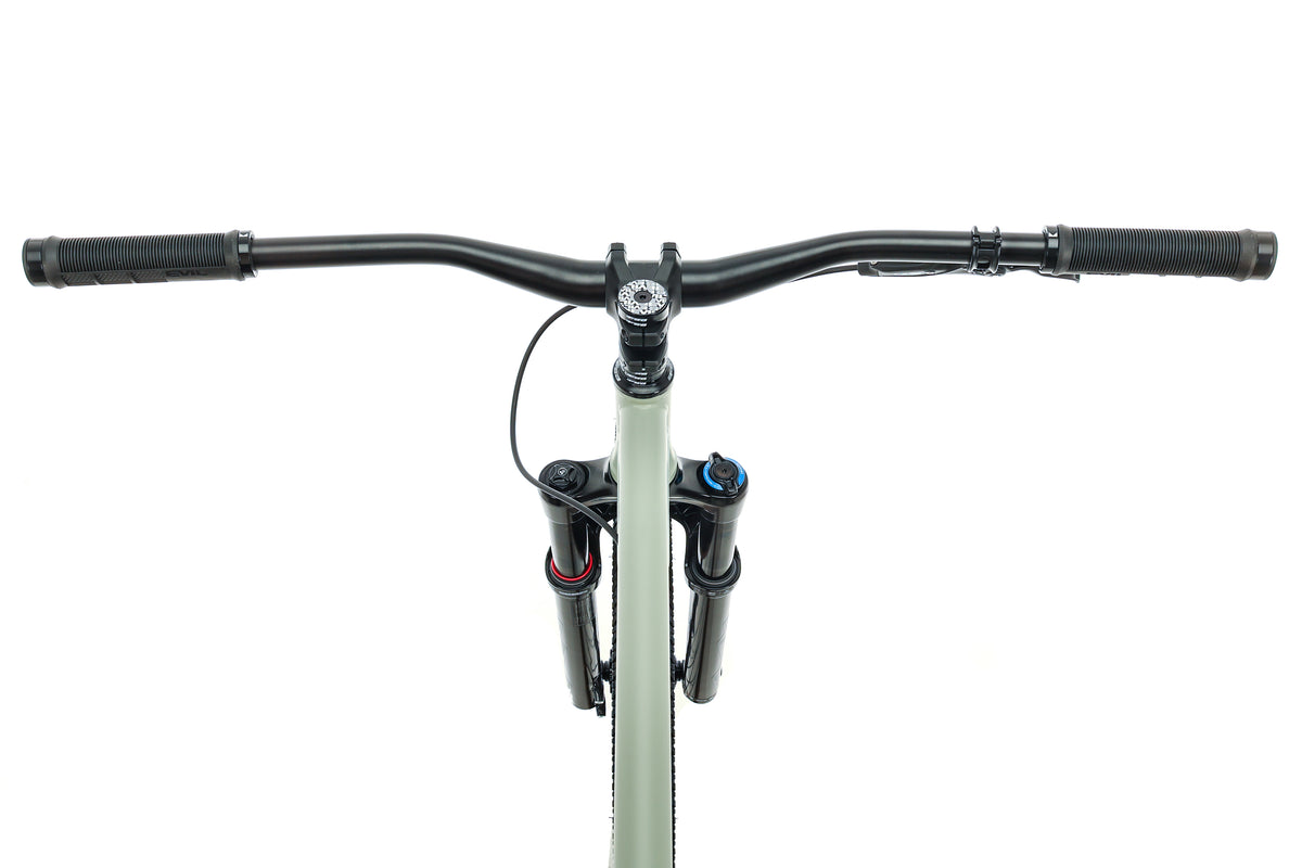 Evil Faction II Dirt Jumper 2023, Medium The Pro's Closet