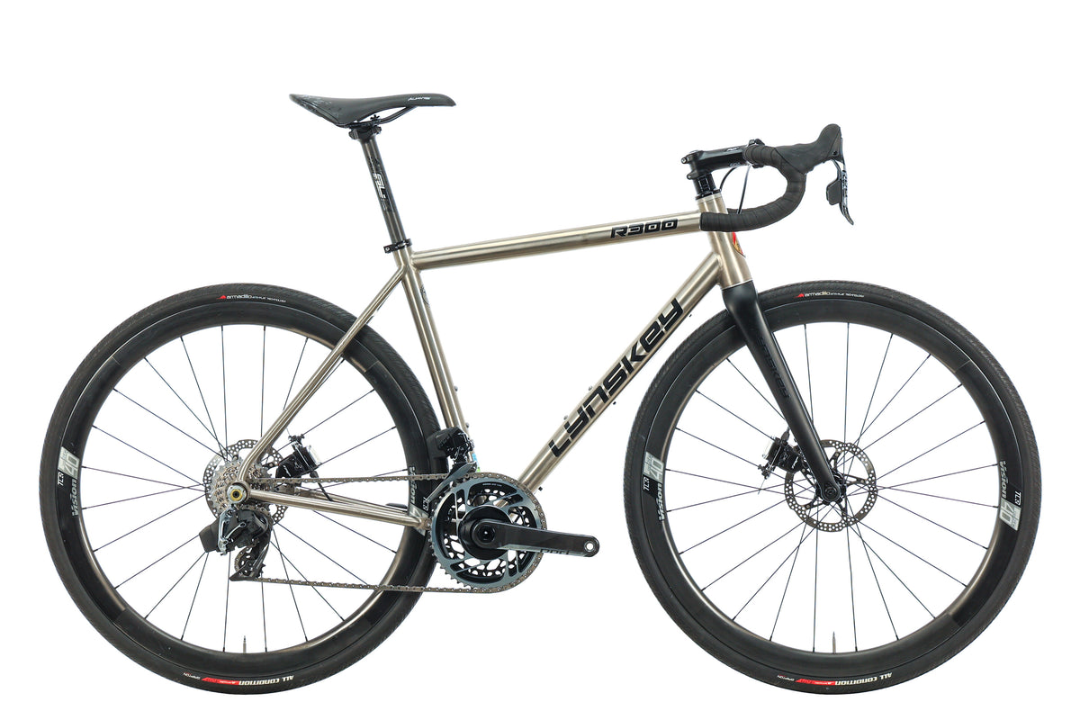 Lynskey R255 Disc Lynskey R300 Disc Red eTap AXS Road Bike - Mediu | The Pro's Closet