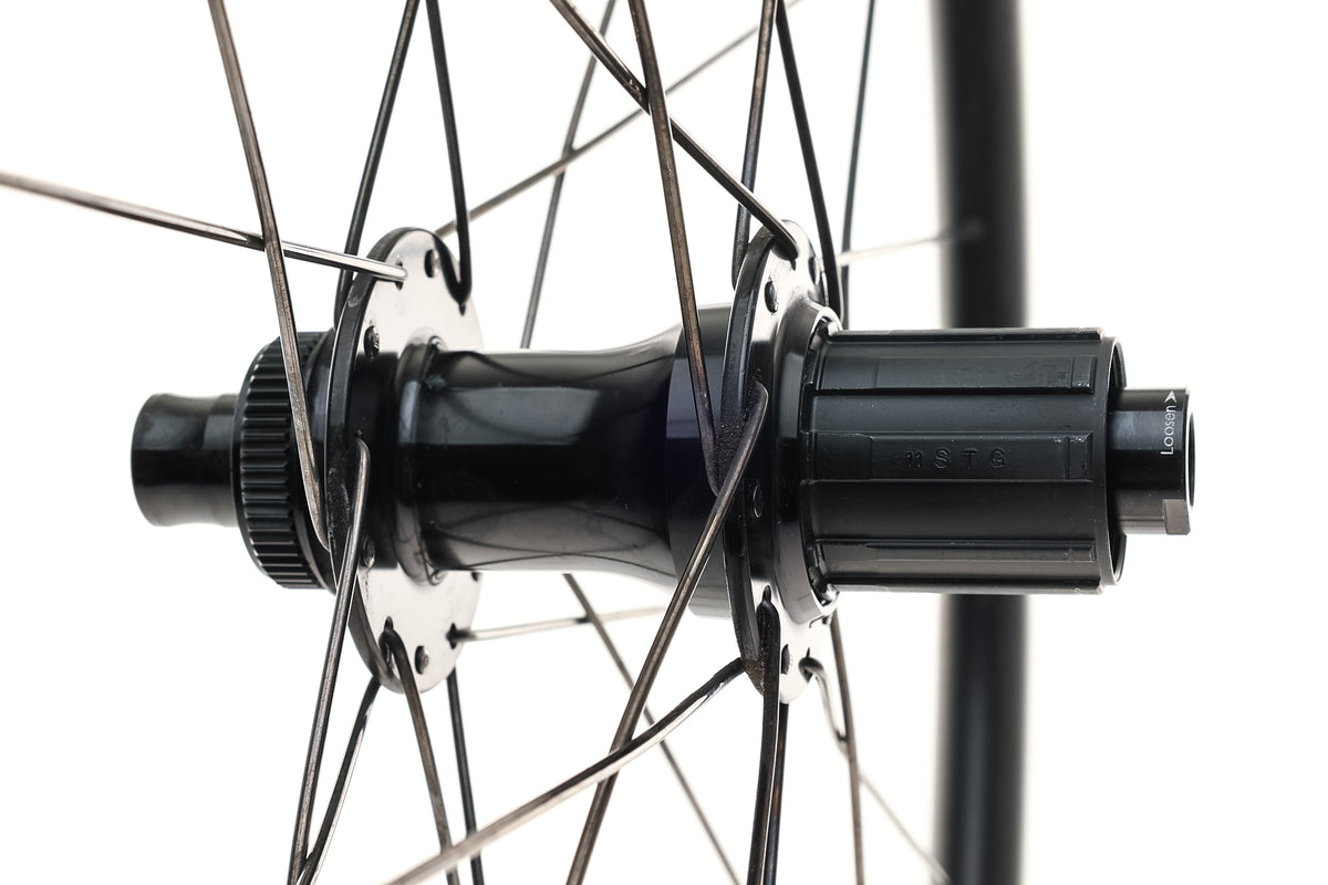 Rompeng R470 DT Swiss R470 Aluminum Tubeless 700c Wheelset | The Pro's Closet