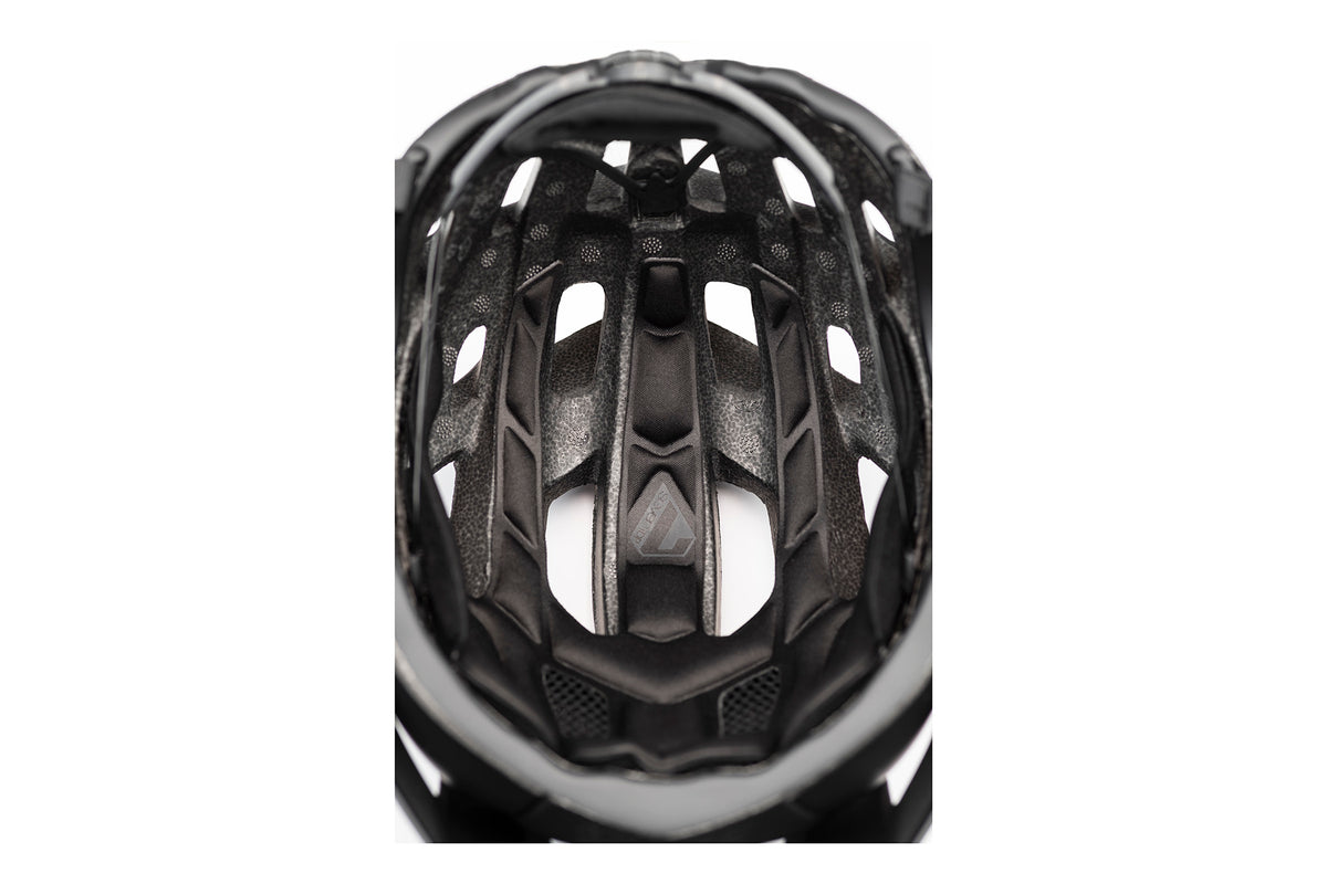 7 idp m2 mountain bike helmet BOA MTB handed adjustments to the fit before dropping into the trail 7iDP M-2 Helmet