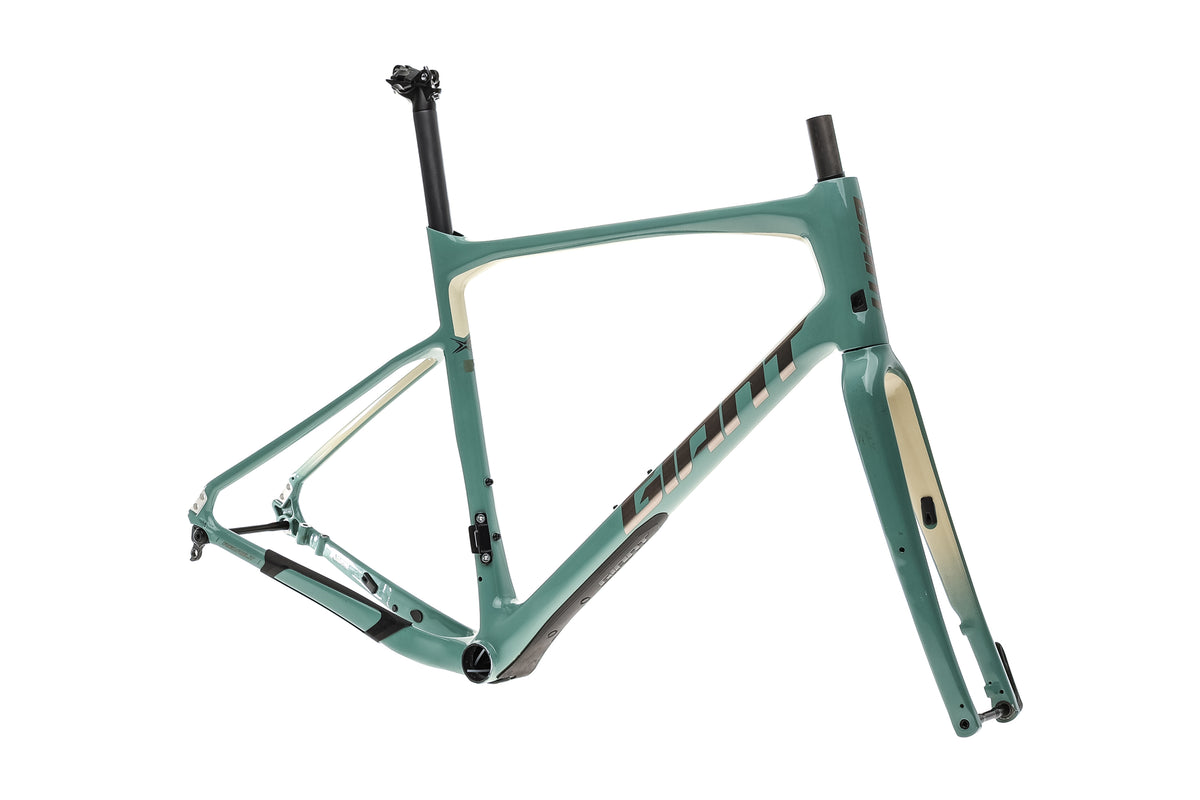 Giant Revolt Advanced Large Frameset - 2020 | The Pro's Closet