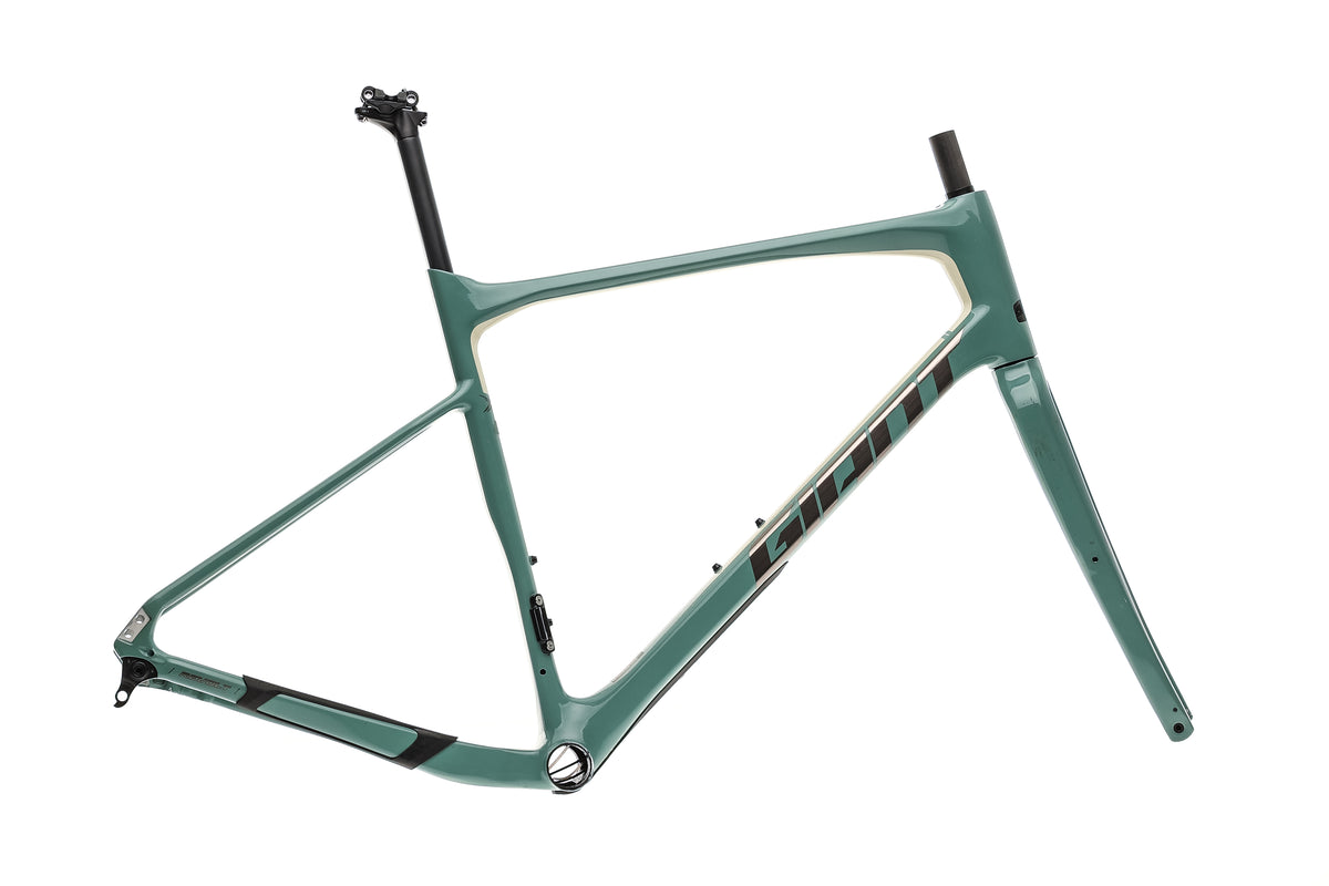 Giant Revolt Advanced Large Frameset - 2020 | The Pro's Closet