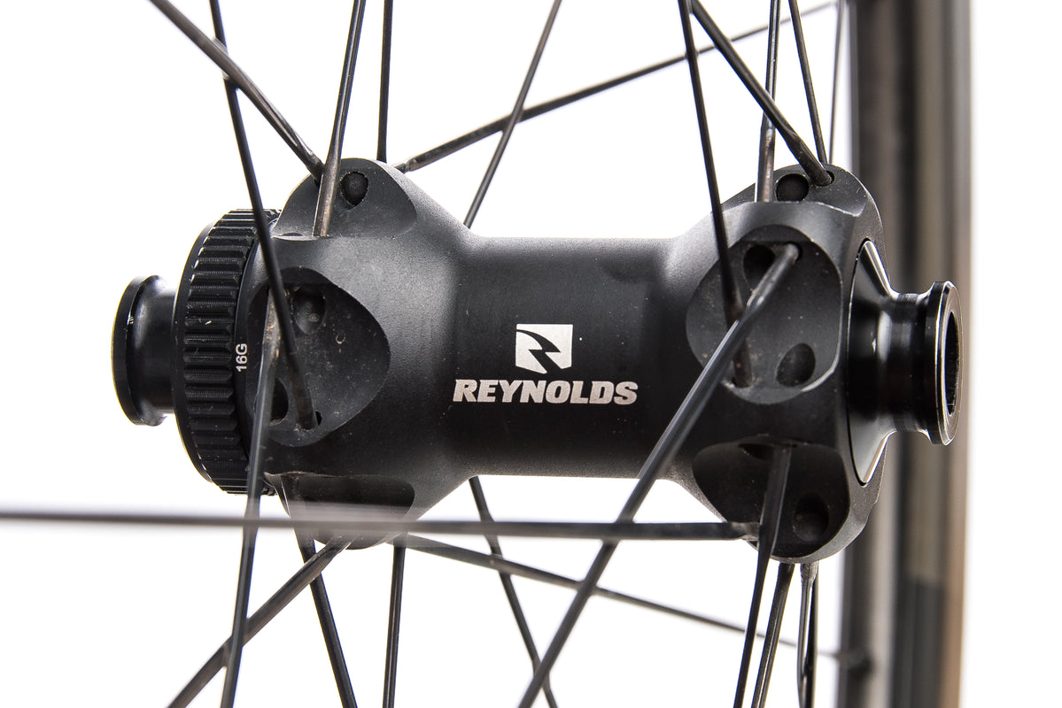 reynolds strike carbon clincher