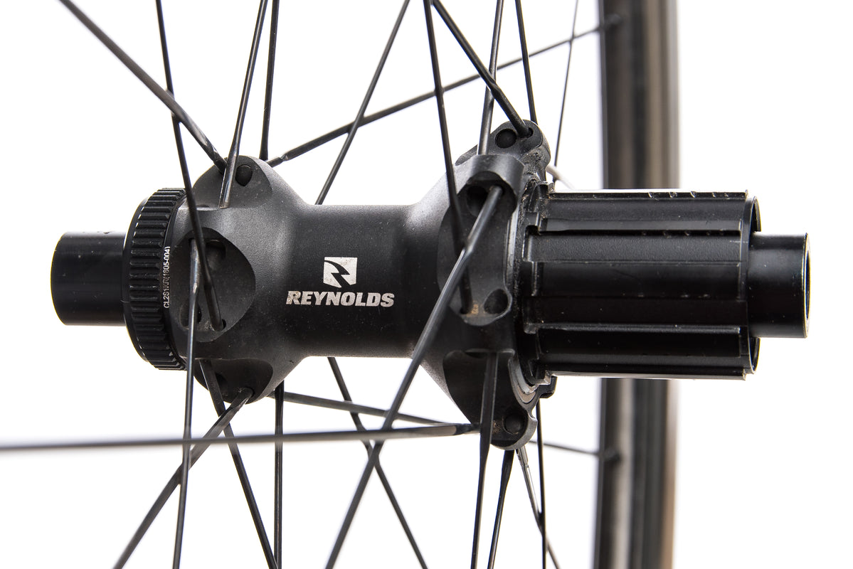reynolds strike carbon clincher